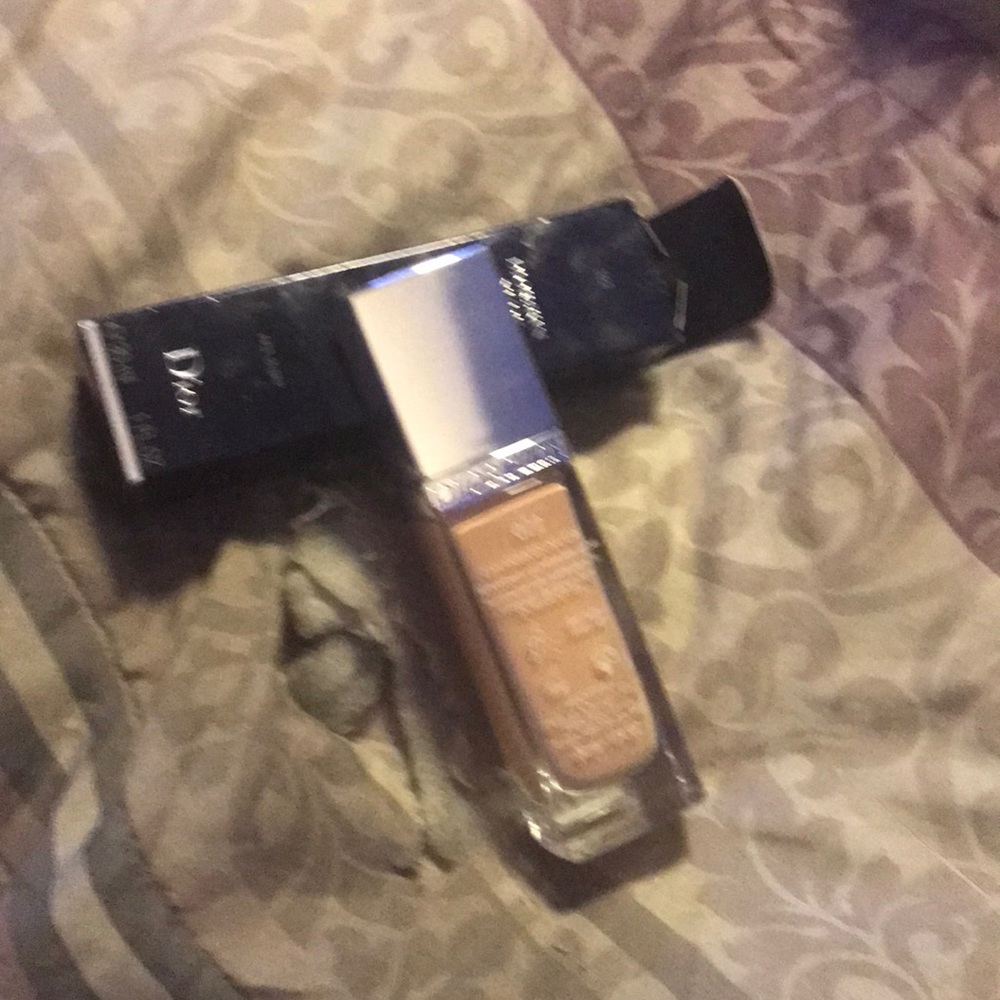 Dior skin mude. Never use is new